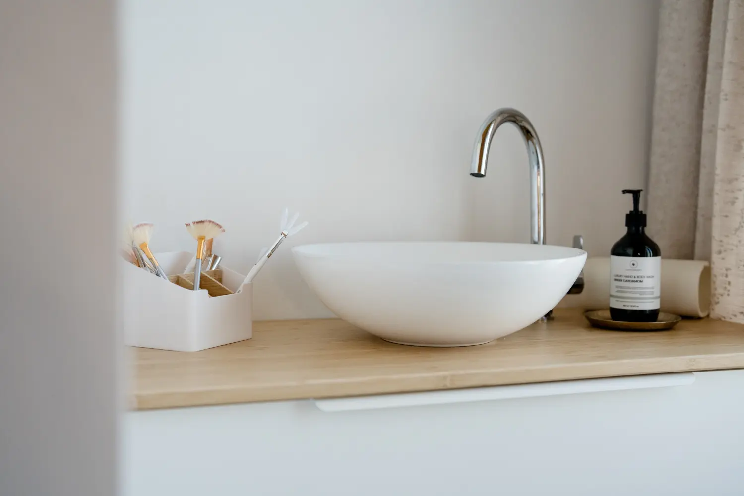 „Schönheit und Entspannung: Der glückselige Moment der Kopfmassage“